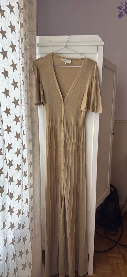 Ba&Sh Kleider: Robe longue plissée dorée  Ba&sh, taille 36, comme neuve! – Gebraucht aus Pully von del_kfp8