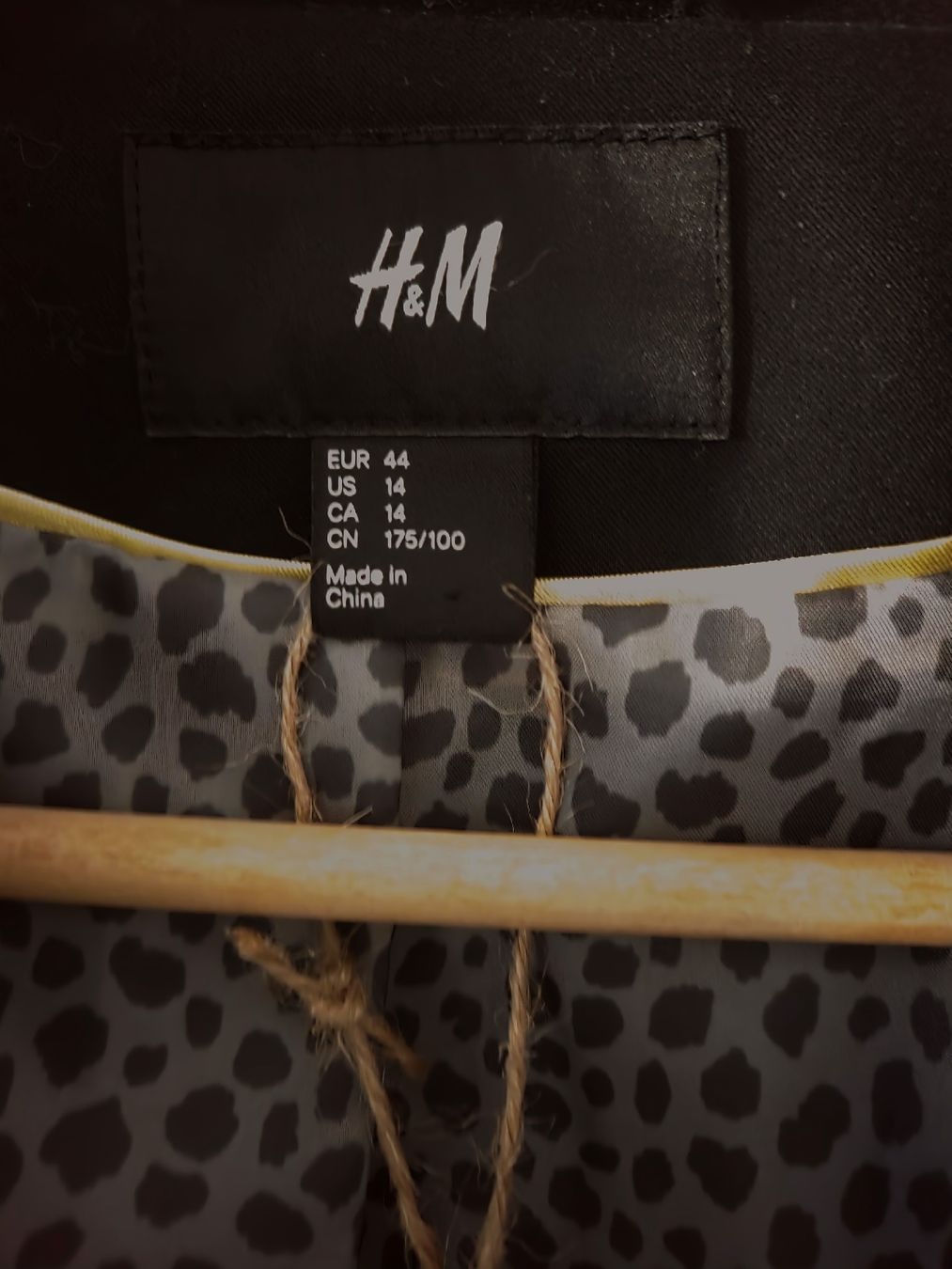 H&M Jacken: Blazer noir léopard H&M 44 – Gebraucht aus Cortaillod von tiz_7rqz 1