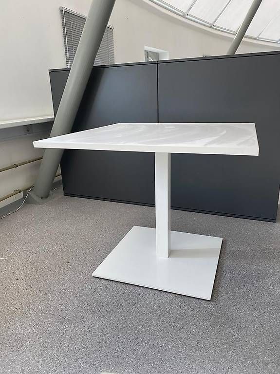 Tavoli: Tisch quadratisch von ZKD – Usato da Fehraltorf venduto da Sato01