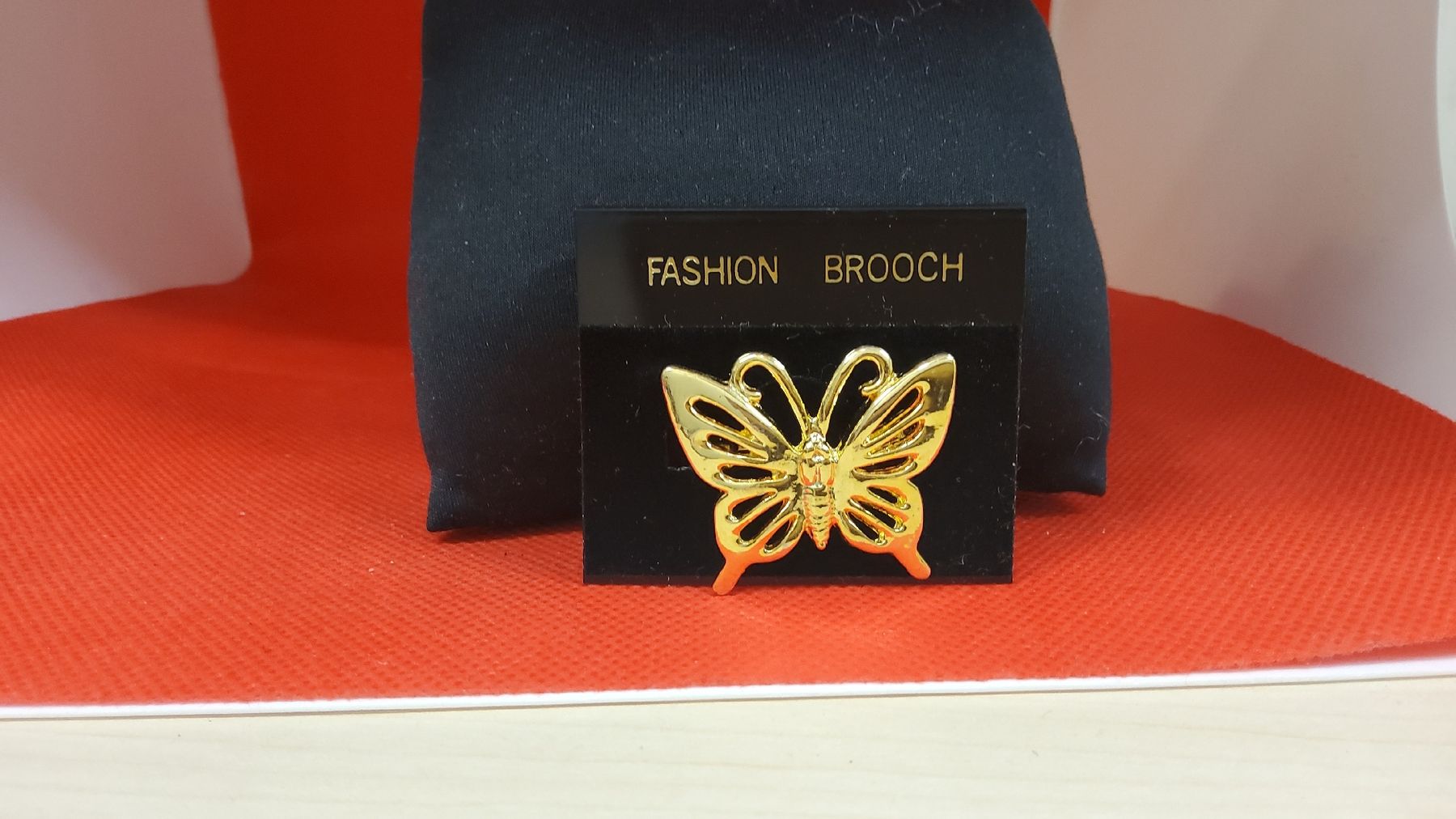 Spille & Fermagli: Brosche Schmetterling Goldfarben neu – Nuovo (secondo la descrizione) da Herisau venduto da Nluanalucas