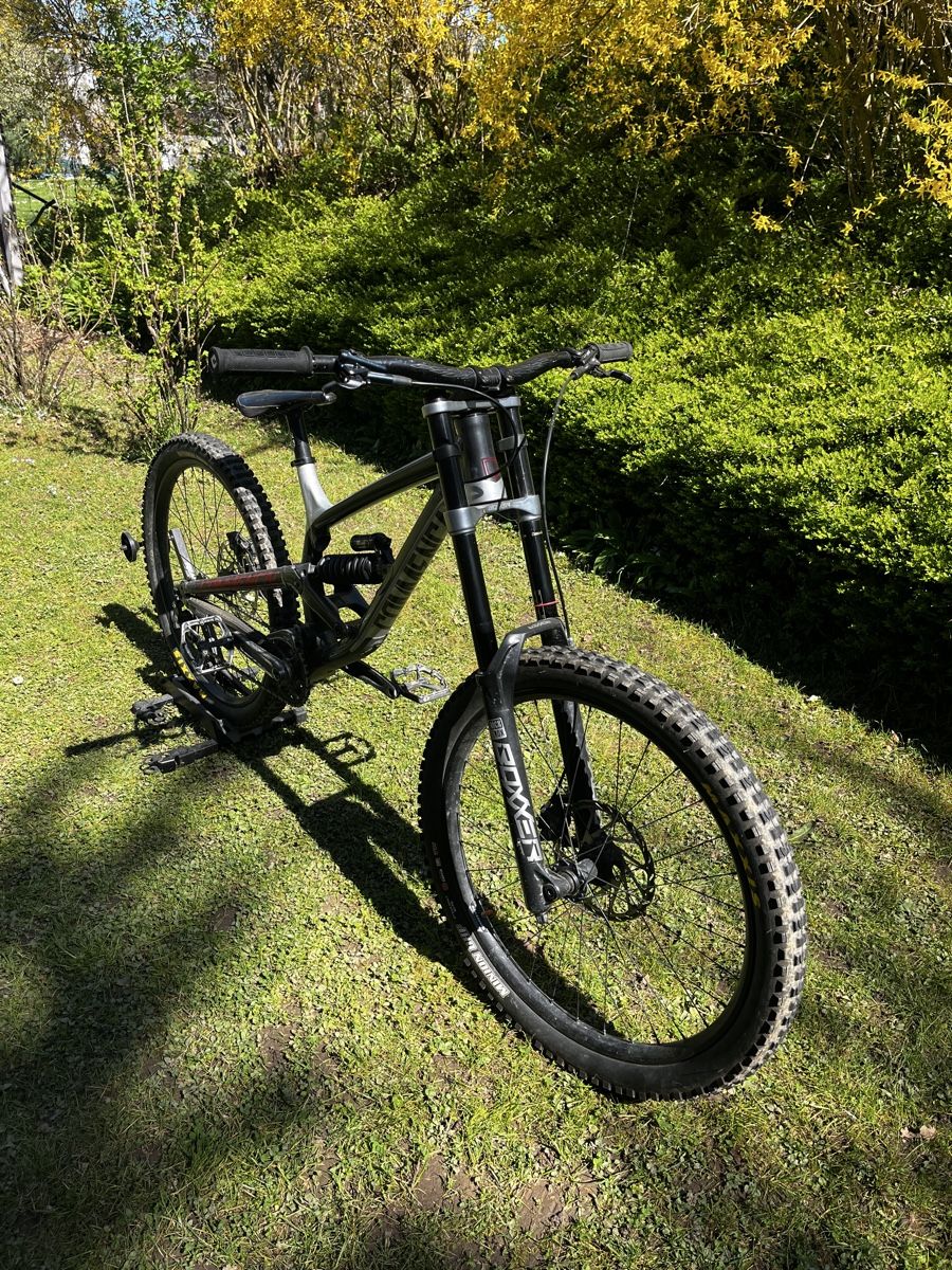 Commencal Biciclette: Commencal furious (M) 2019 – Usato da Uster venduto da Fooba