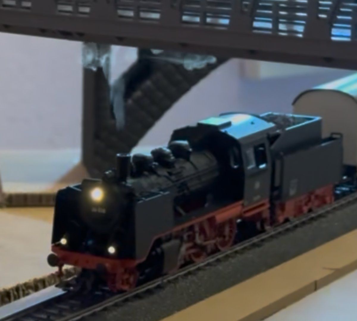 Märklin Modellini di ferrovie: Märklin Dampflok BR 24, mit eingebautem Rauchsatz – Nuovo (secondo la descrizione) da Oberrüti venduto da Veba-Trade 4