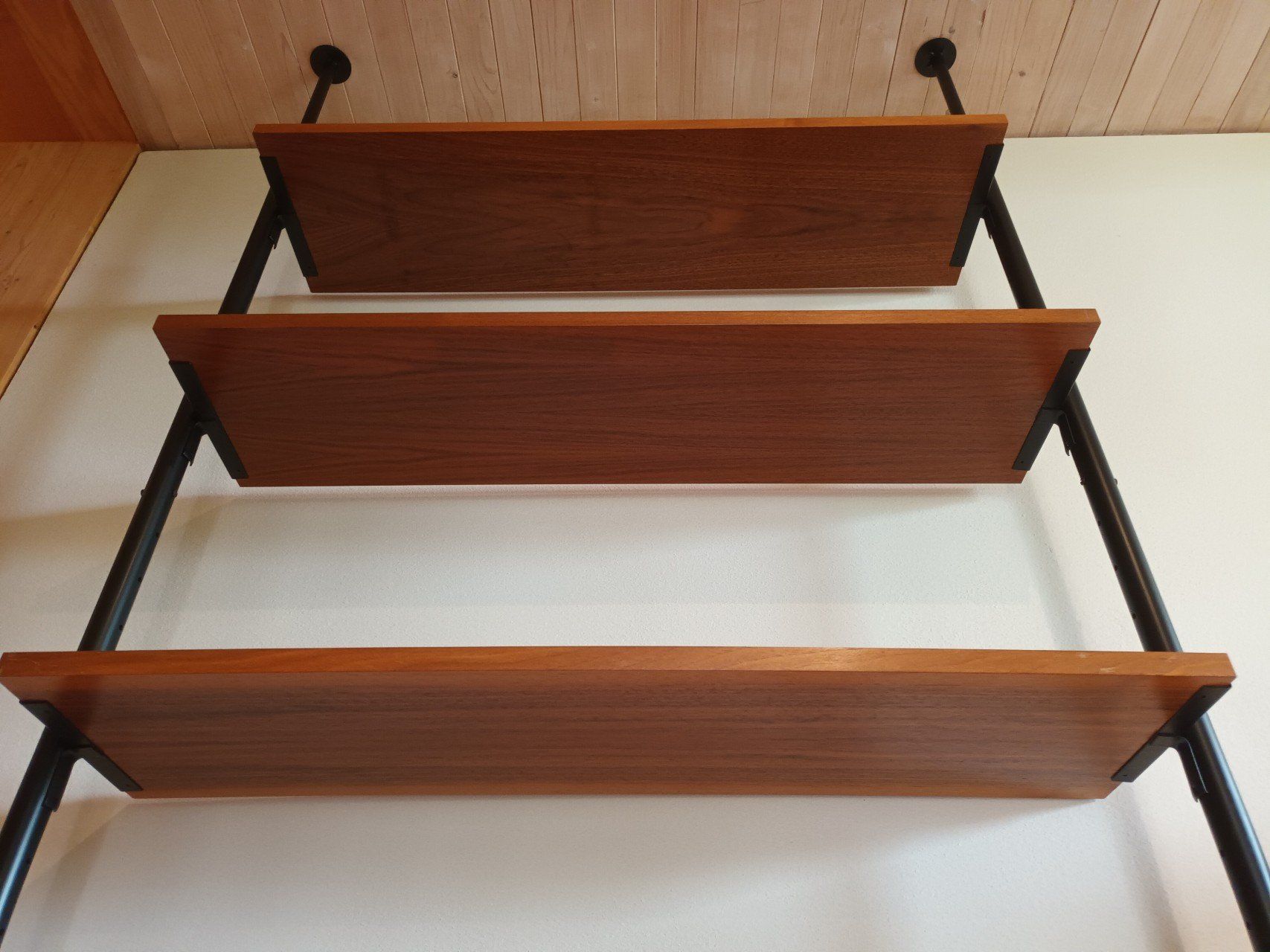 Scaffali: Midcentury Teleskopregal - Vintage – Usato da Wikon venduto da Freu 1