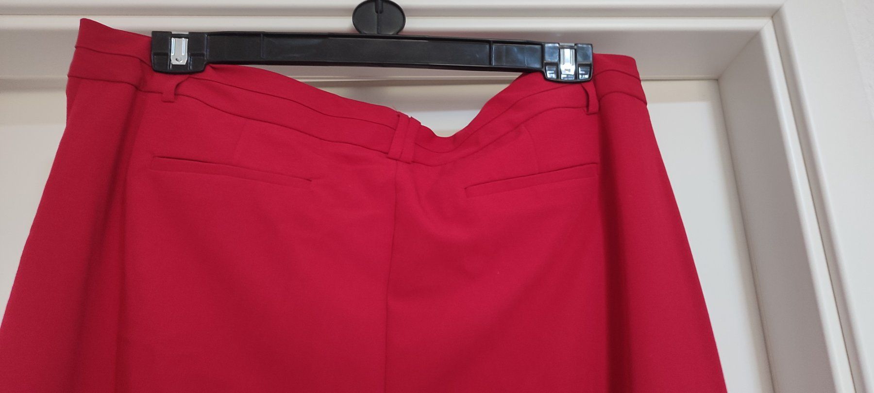 Pantaloni: Pantalon rouge Van Heusen – Nuovo (secondo la descrizione) da St-Cergue venduto da Neviana 1