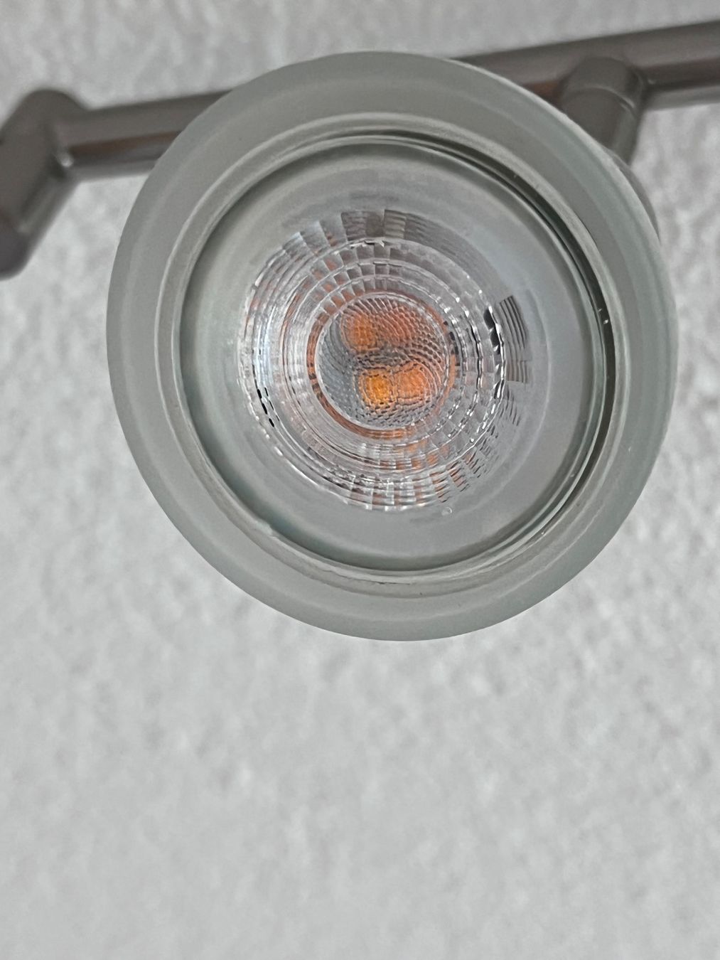 Kronleuchter & Deckenlampen: Deckenleuchte mit 6 verstellbaren Spots, silber – Gebraucht aus Dübendorf von Charlie03 4