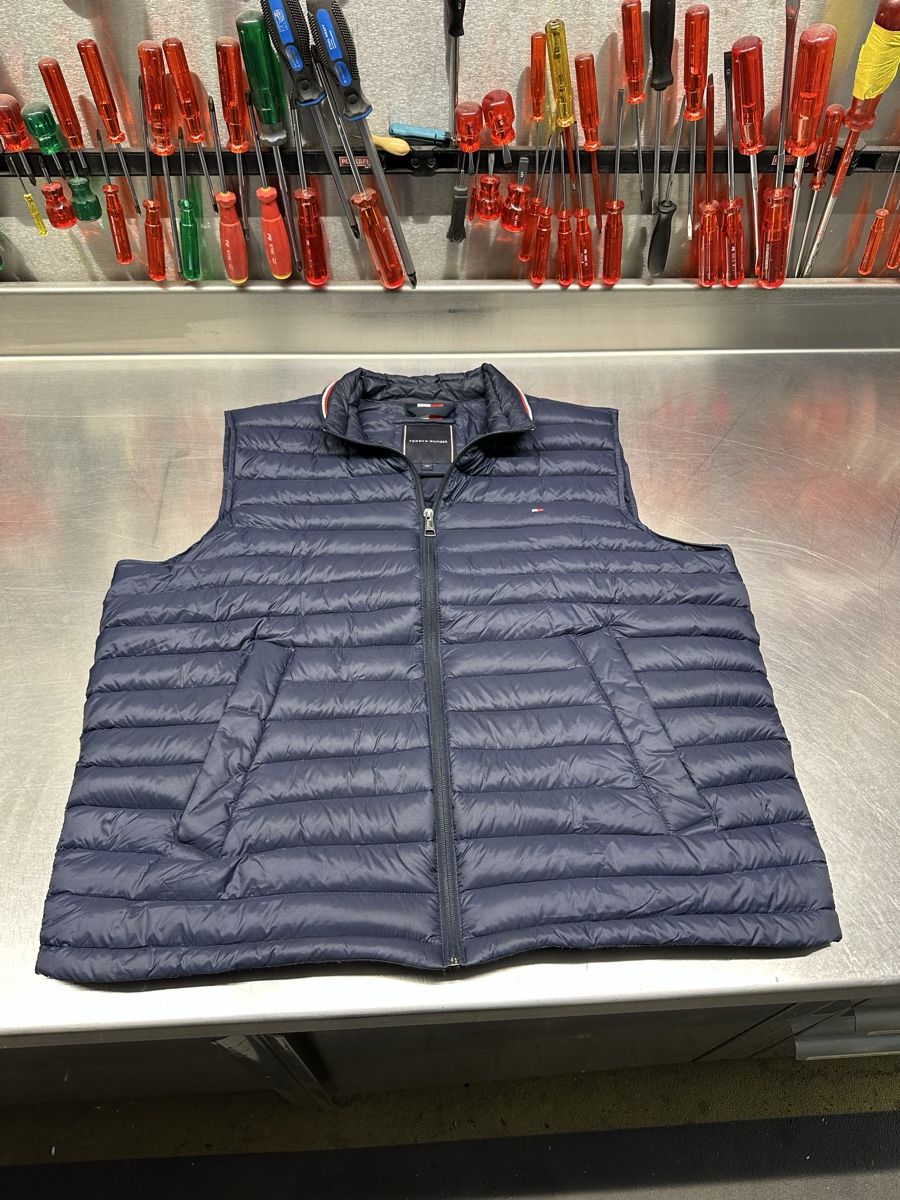 Tommy Hilfiger Jacken: Tommy Hilfiger TH Tech Steppweste blau – Gebraucht aus Schwende von weesli