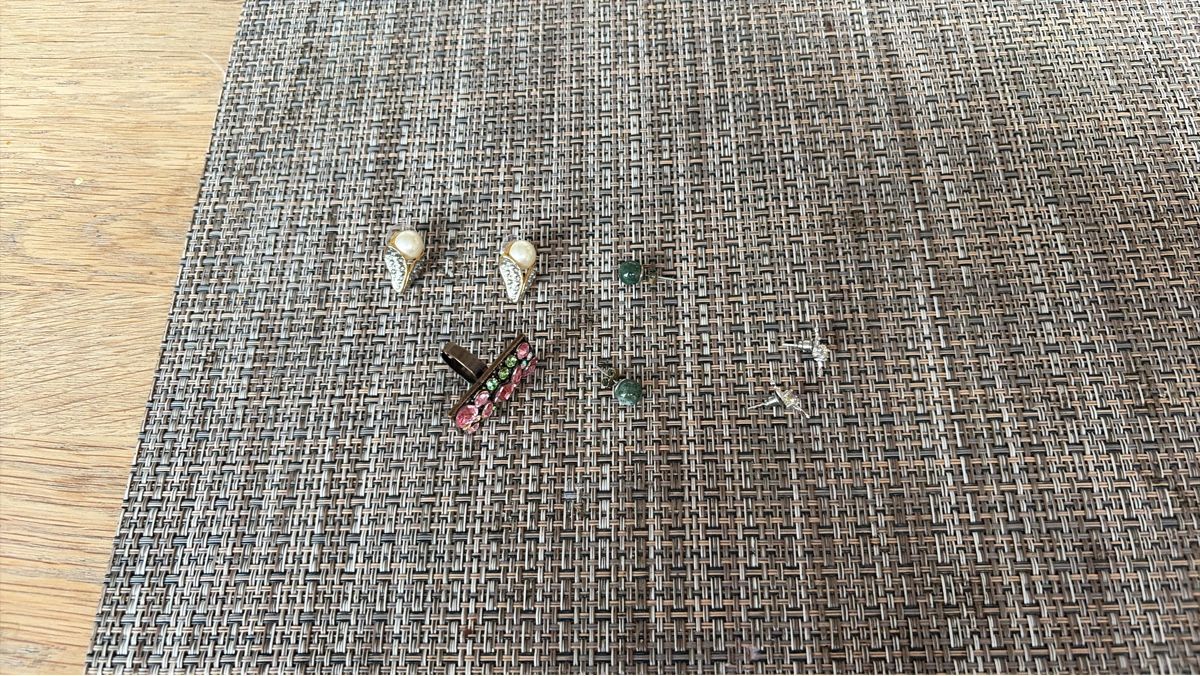 Sonstiger Schmuck: Schmuckkonvolut Ohrstecker Perlen und Steine Brosche – Gebraucht aus Enggistein von sti_f5tw 2