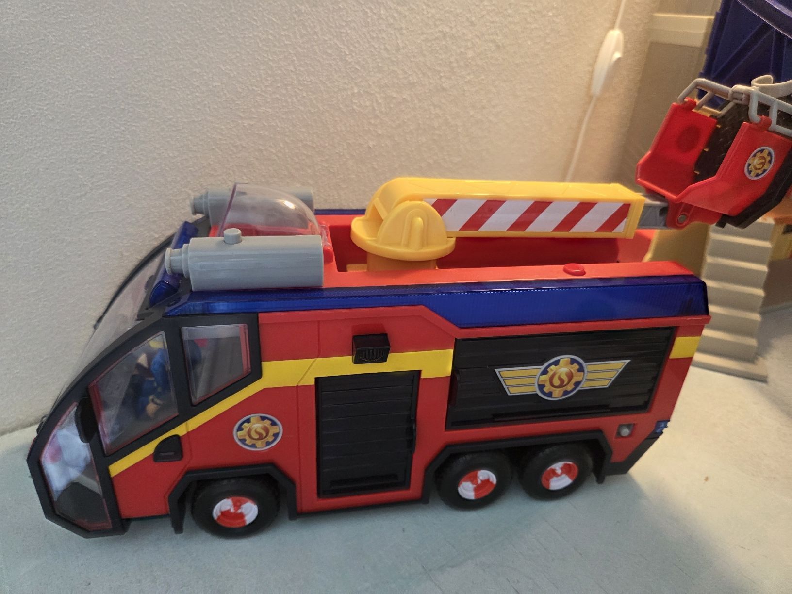 Giocattoli: Feuerwehrmann Sam Jupiter Feuerwehrauto mit Figur – Usato da Holziken venduto da liha88 2