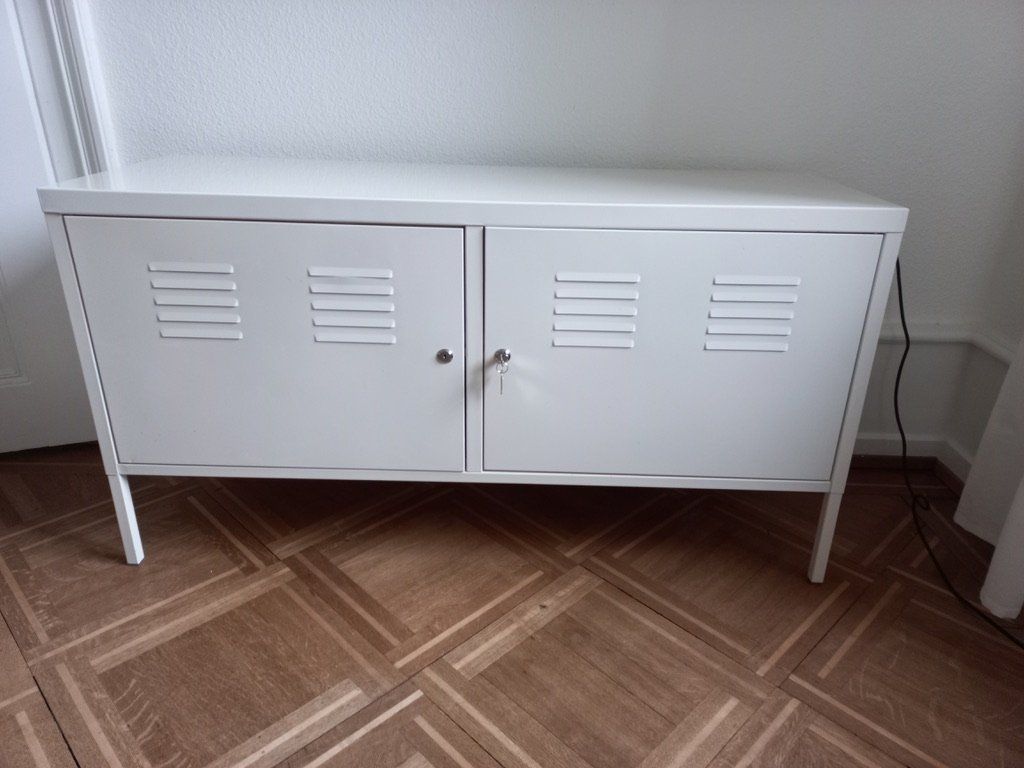 Armadi: IKEA PS Schrank weiss – Usato da Basel venduto da nin_gs5f