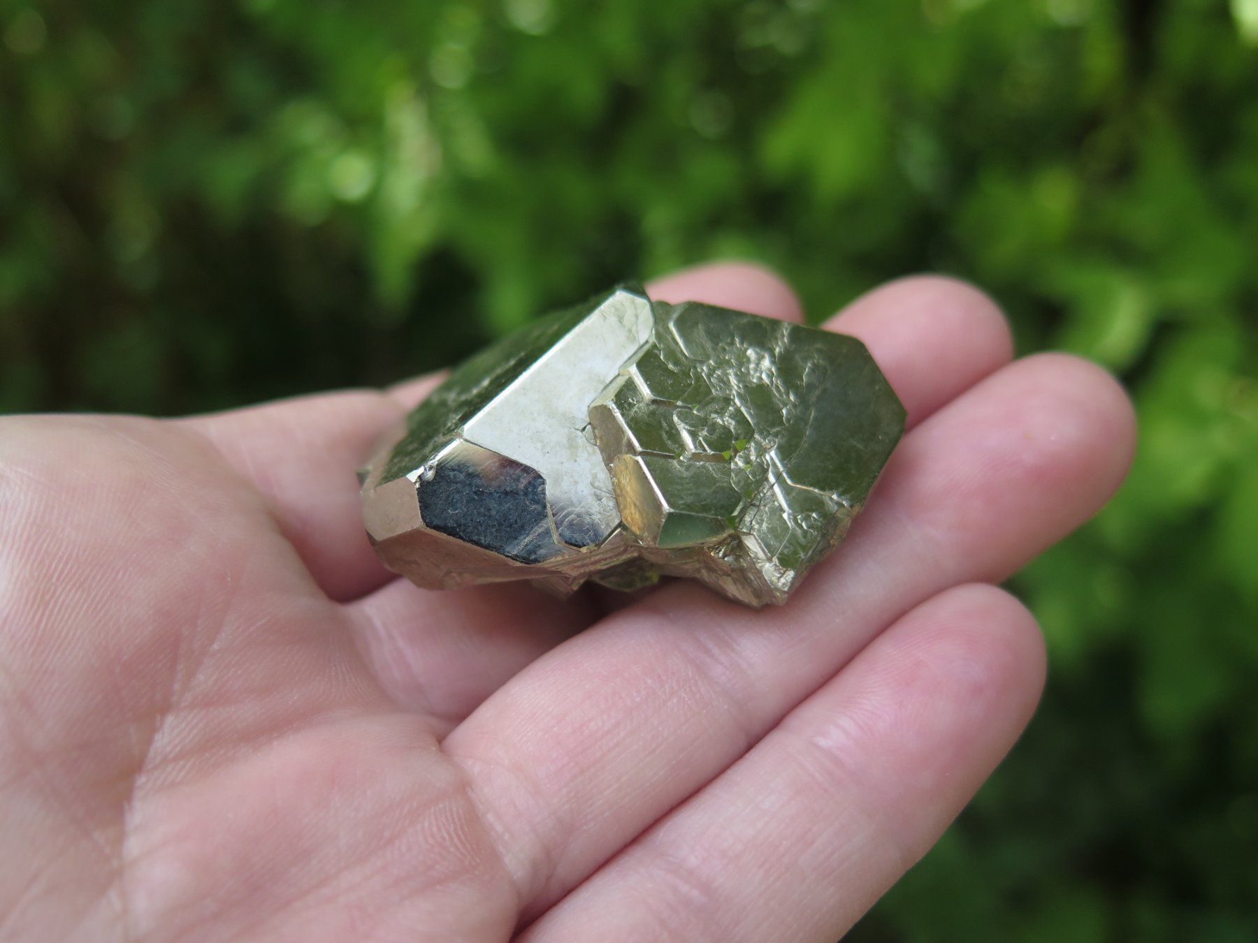 Mineralien & Heilsteine: Pyrit Oktaeder von Peru – Gebraucht aus Schaffhausen von Yamakana51L8736OQ8 1