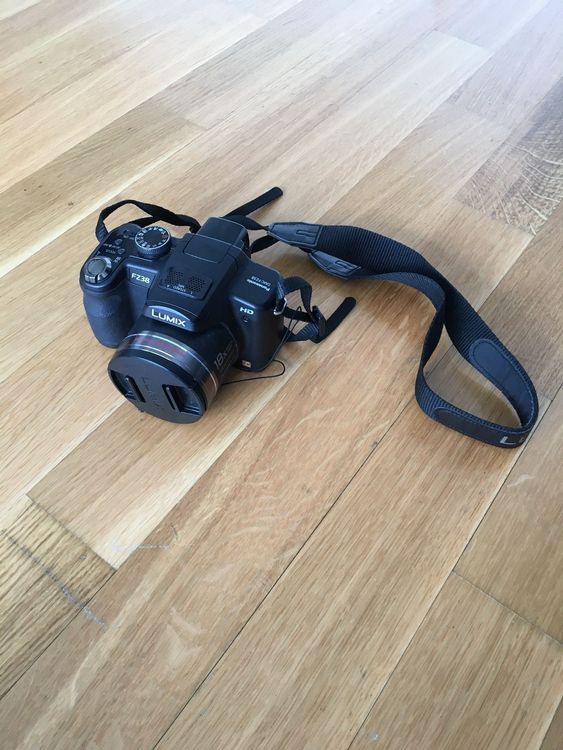 Panasonic Lumix DMC-FZ38 - Appareil Photo Bridge 12.1 MP - 18x Optique - Chargeur Inclus