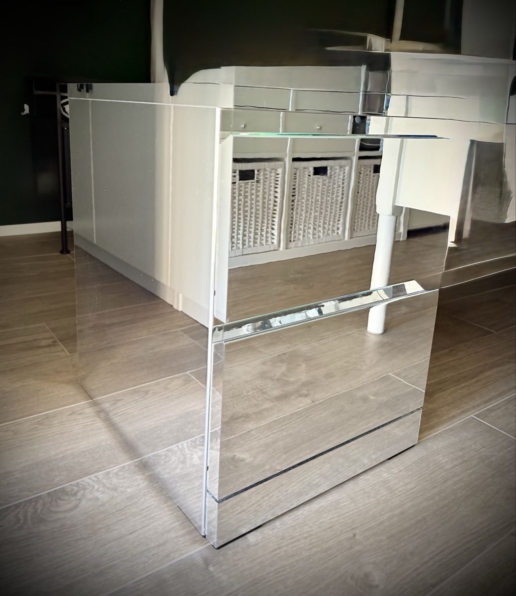 Ikea Cassettiere: Spiegel-Nachttisch-Kommode Malm Ikea - Sondermodell!  – Usato da Cheseaux-sur-Lausanne venduto da Xperta 2