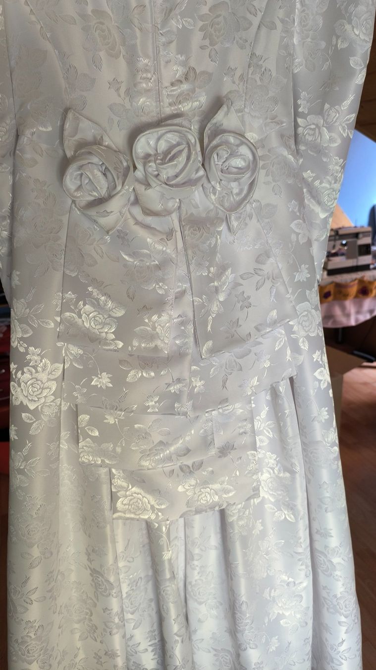 Vestiti: Brautkleid – Usato da Eriswil venduto da Mclc 3