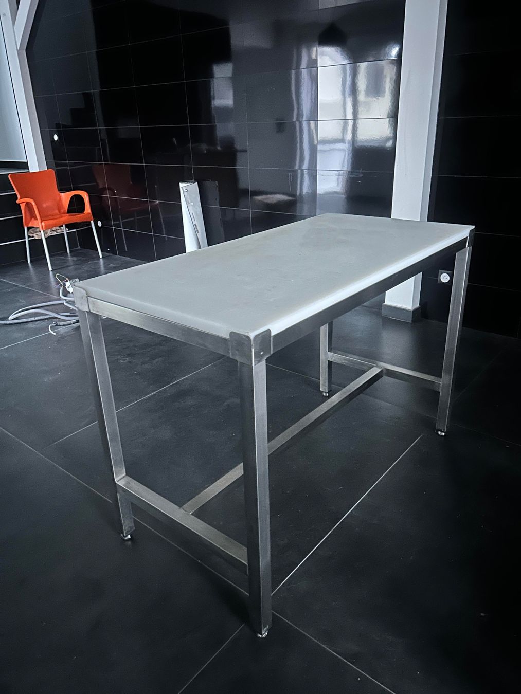 Tables: Table de Découpe Inox avec Poly Neuf – D'occasion à Veyrier par kat_mkv5
