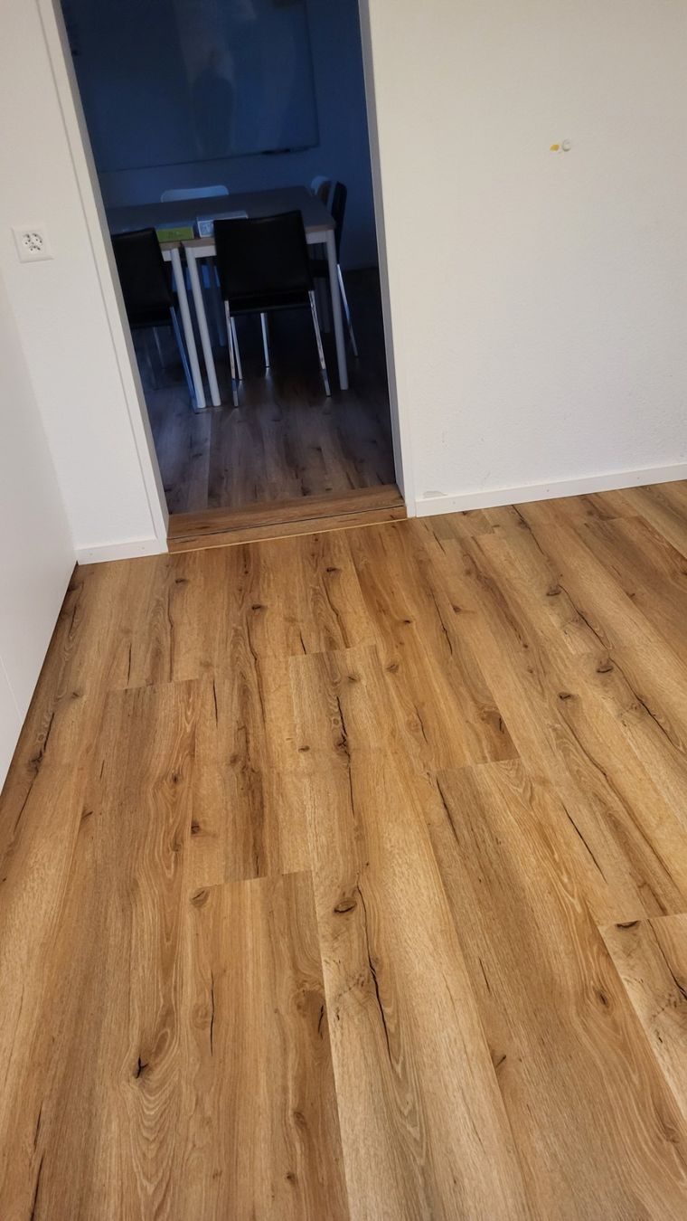 Pareti & Soffitti: Designboden XL Eiche rustikal 7 mm Aktionspreis Fr.42.90 m2 – Nuovo e nell'imballaggio originale da Rothrist venduto da swiss-laminat 6