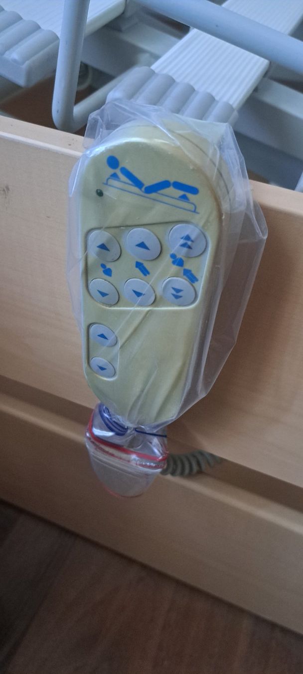 Betten: Pflegebett elektrisch 90 x 200 – Gebraucht aus Siegershausen von Siegershausen1956 3