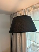 Stehlampe mit rechteckigem Marmorfuss