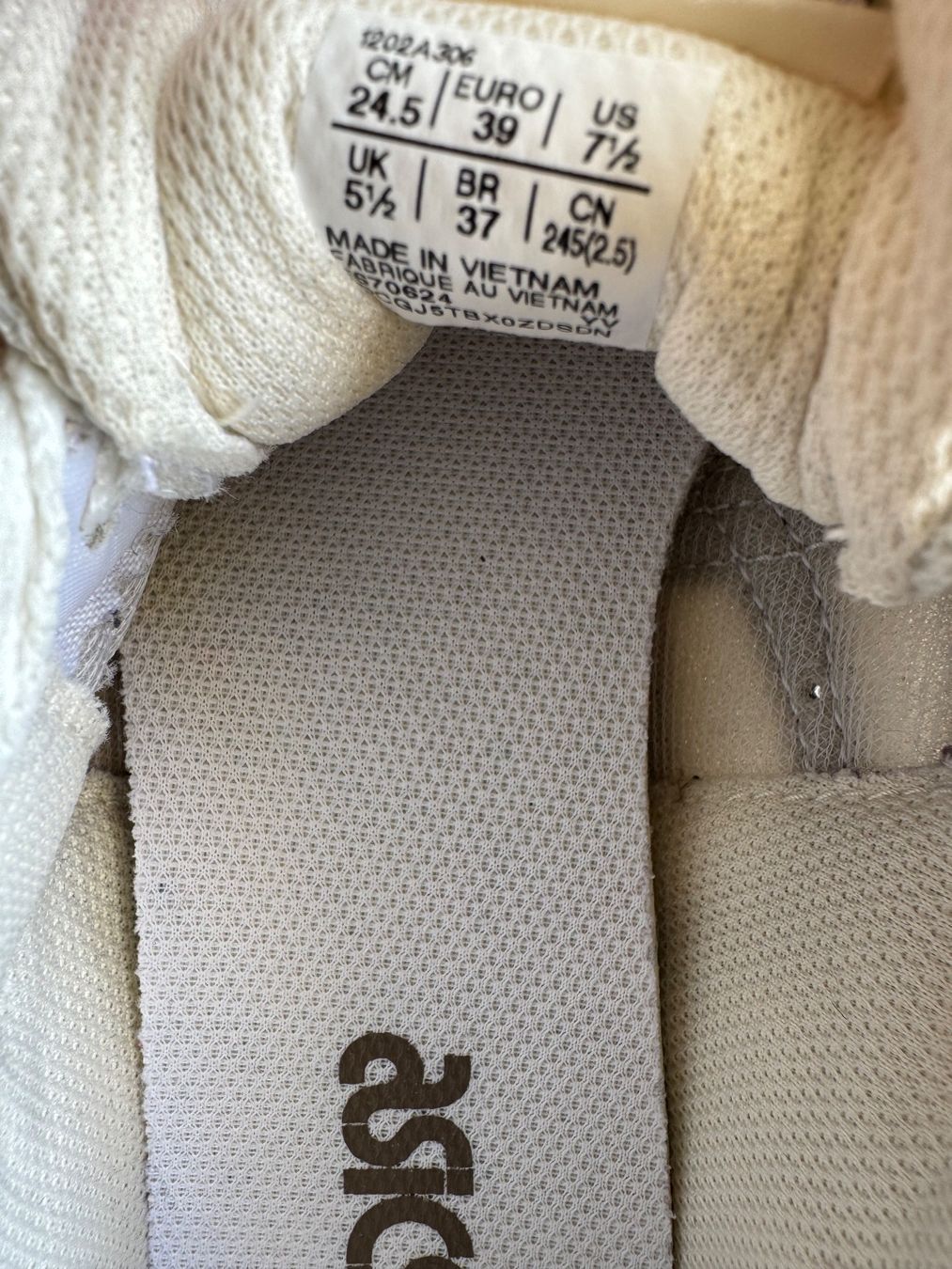 Asics Scarpe da donna: Sneaker Asics Grösse 39 – Nuovo (secondo la descrizione) da Zürich venduto da sinaxnoemi 5