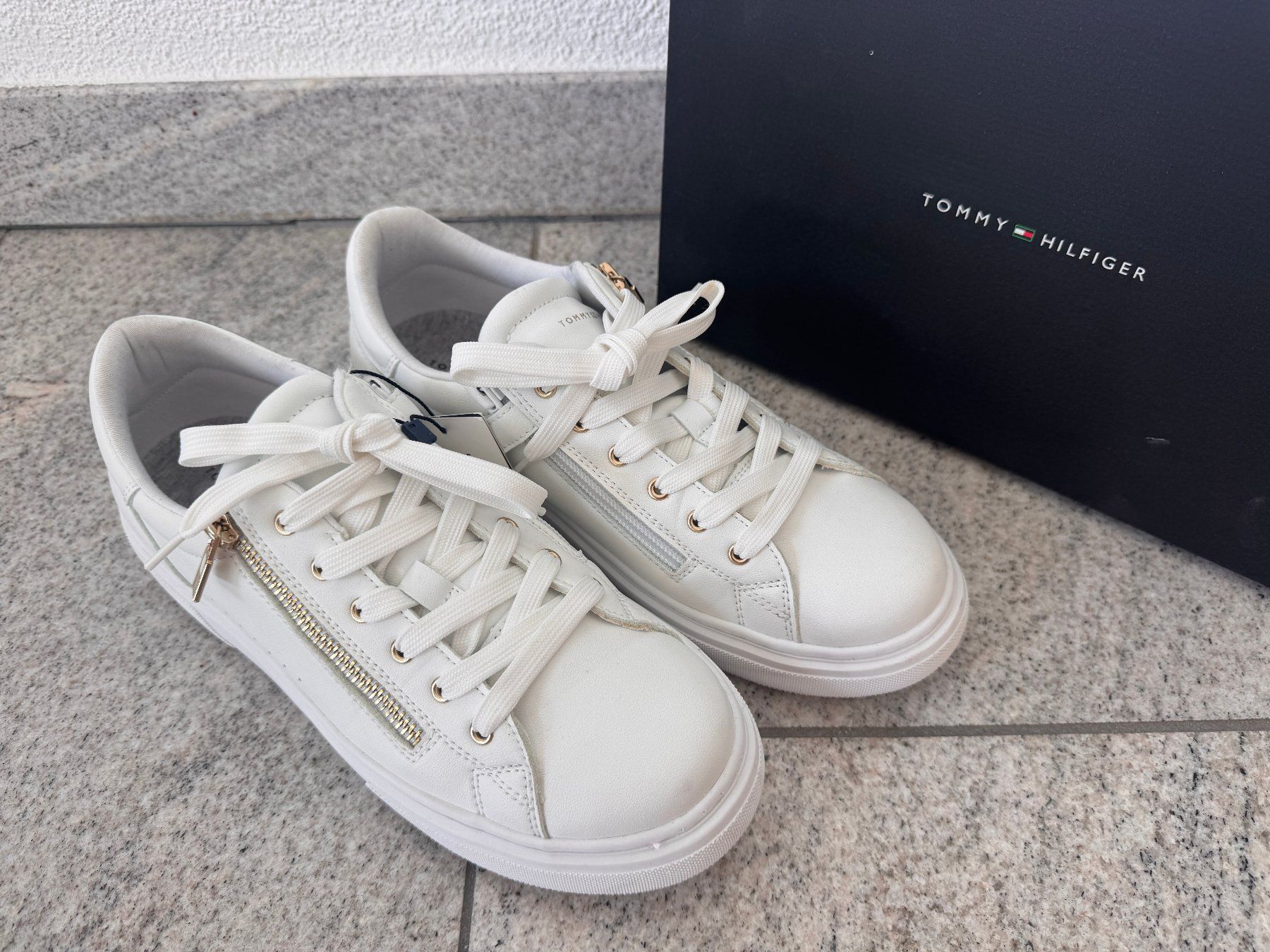 Scarpe da donna: Neu** Tommy Hilfiger Sneaker, Gr. 39 – Nuovo e nell'imballaggio originale da Zollikon venduto da Krenapf