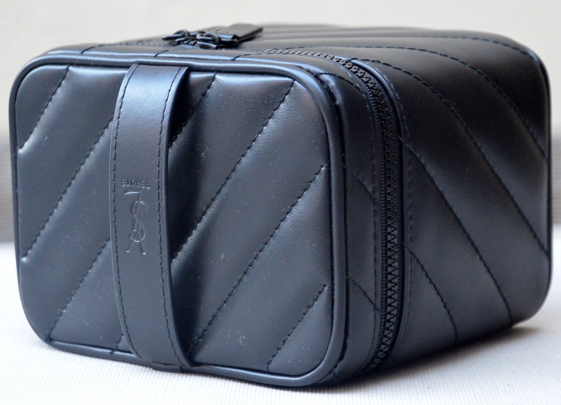 Saint Laurent Custodie per cosmetici: Yves Saint Laurent  Vanity case – Usato da Collonges venduto da Auganien 5