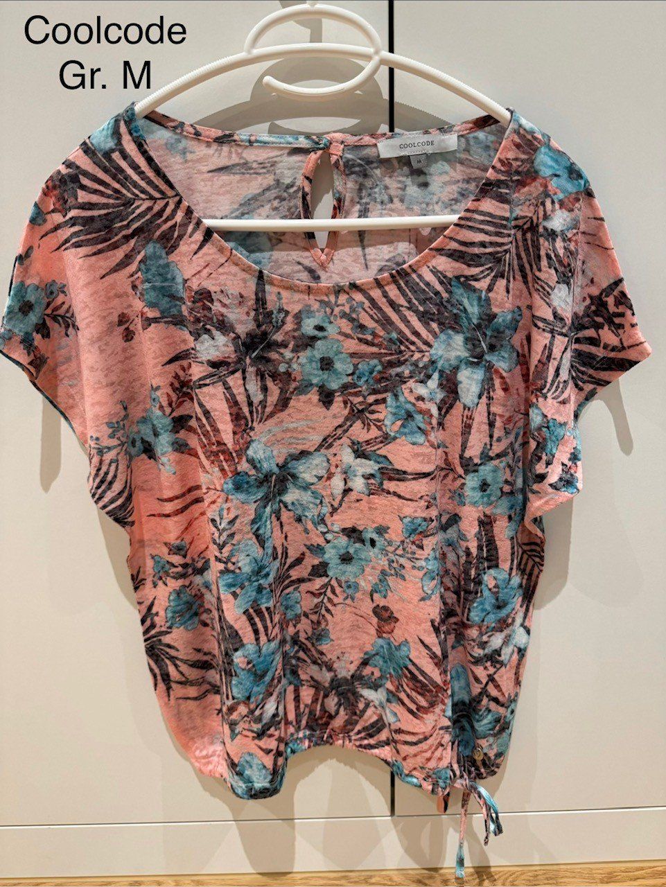 T-shirt: korallfarbenes T-Shirt mit Blumen Coolcode Gr. M – Nuovo (secondo la descrizione) da Kleindöttingen venduto da CorinaCoco