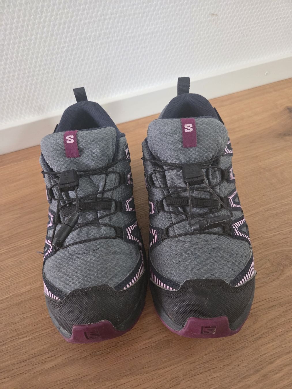 Salomon Schuhe für Jungen: Salomon Kinder Wanderschuhe Gr. 34 – Gebraucht aus Stein AG von MARILiii89 1