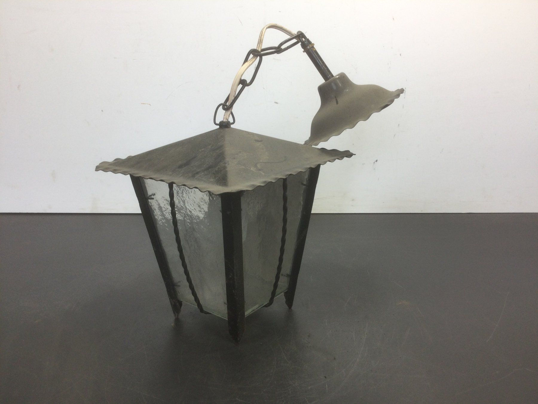 Attrezzi da lavoro: Gebrauchte zum Teil rostige Eisen Deckenlampe – Usato da Wangen SZ venduto da kuriosum12