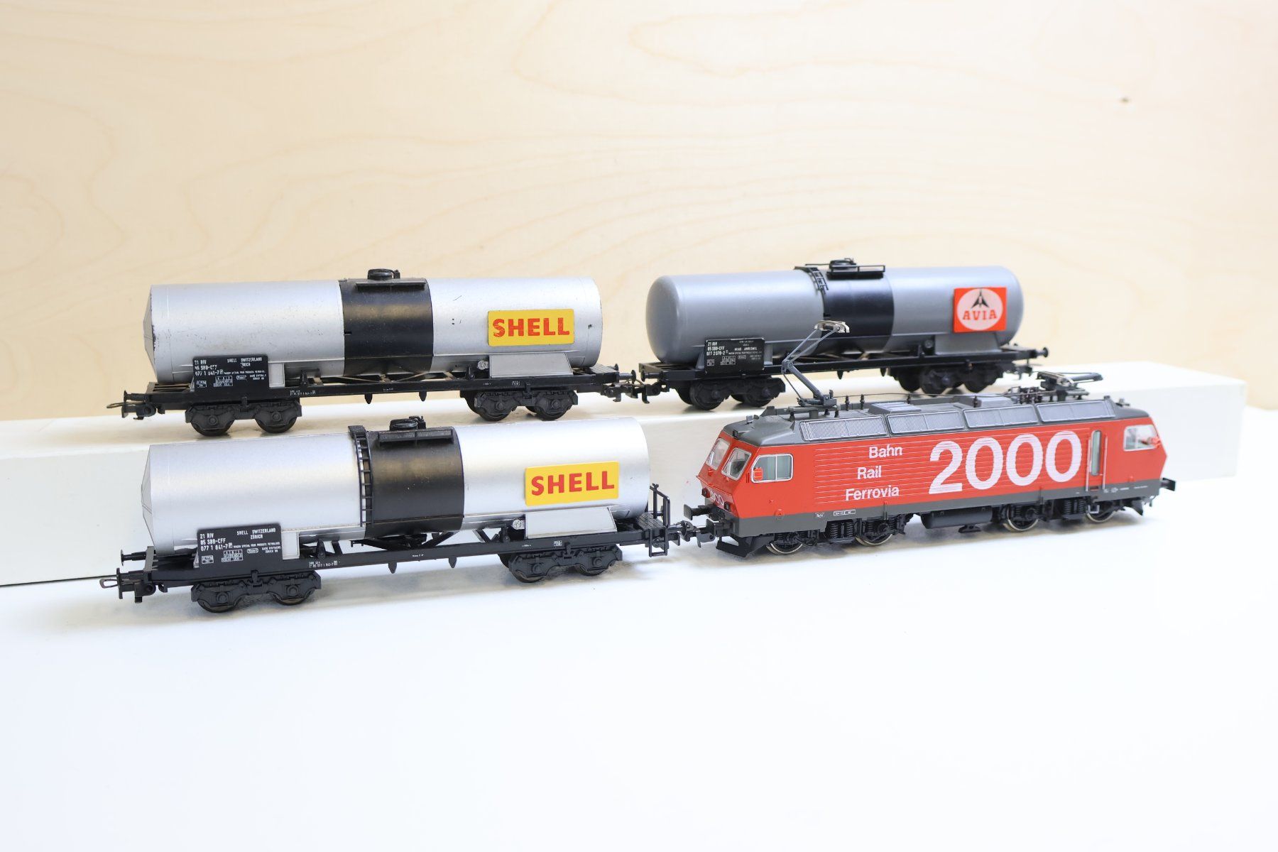 Roco Modellini di ferrovie: ROCO SBB Re 4/4 E-Lok 2000 + SBB Tankwagen Set H0 – Usato da Winterthur venduto da Monstera 1