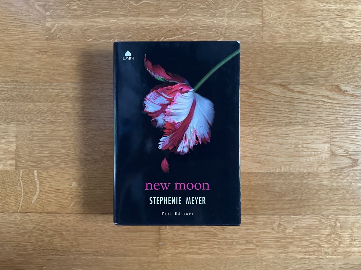 Libri: TWILIGHT SAGA COMPLETA - PRIMA EDIZIONE – Usato da Cadempino venduto da _cm 1