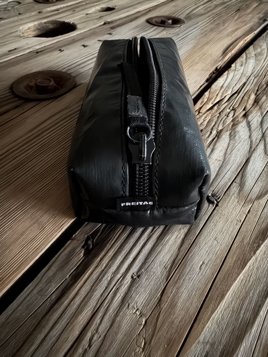 Freitag Altro in Scrittura & Disegno: Freitag trousse noir  – Usato da Court venduto da lagi03 1