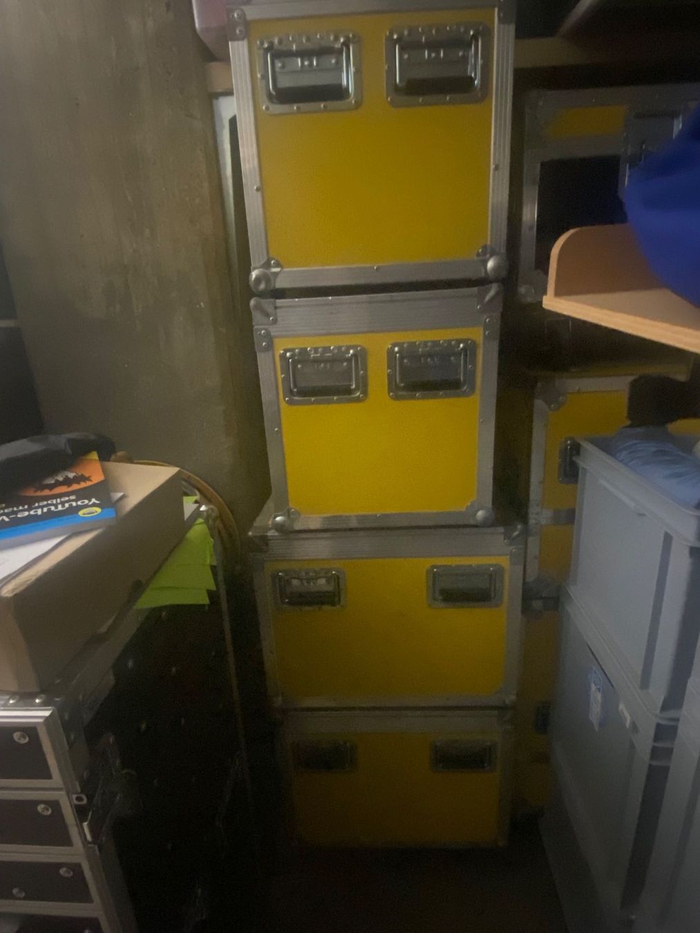 König & Meyer Supporti per strumenti musicali & leggii: 50 Notenständer mit Flight Cases – Usato da Schönenwerd venduto da Bryna2002 1
