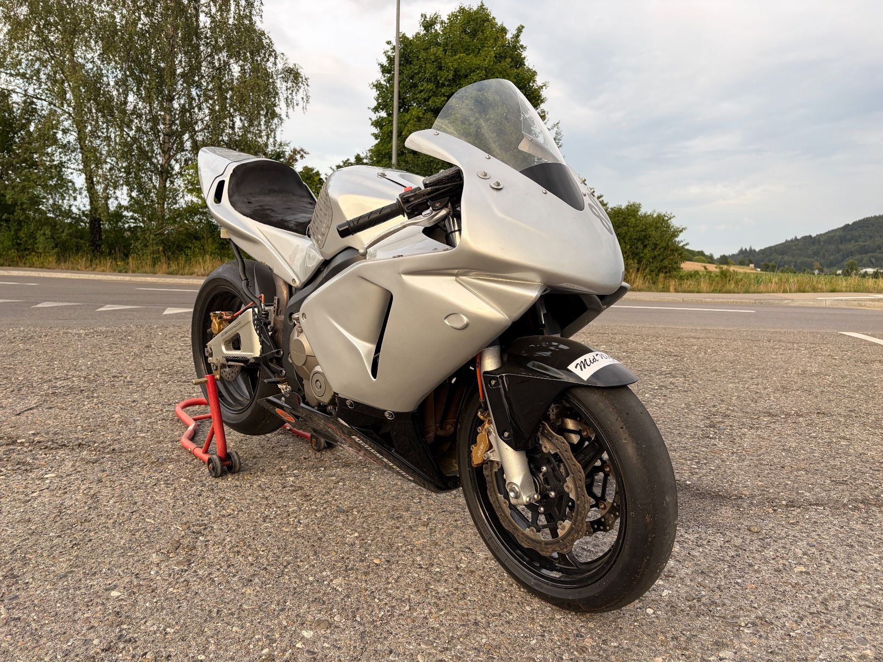 Honda Strada: Honda CBR 600 pc37 – Usato da Neuhausen venduto da Jeff.