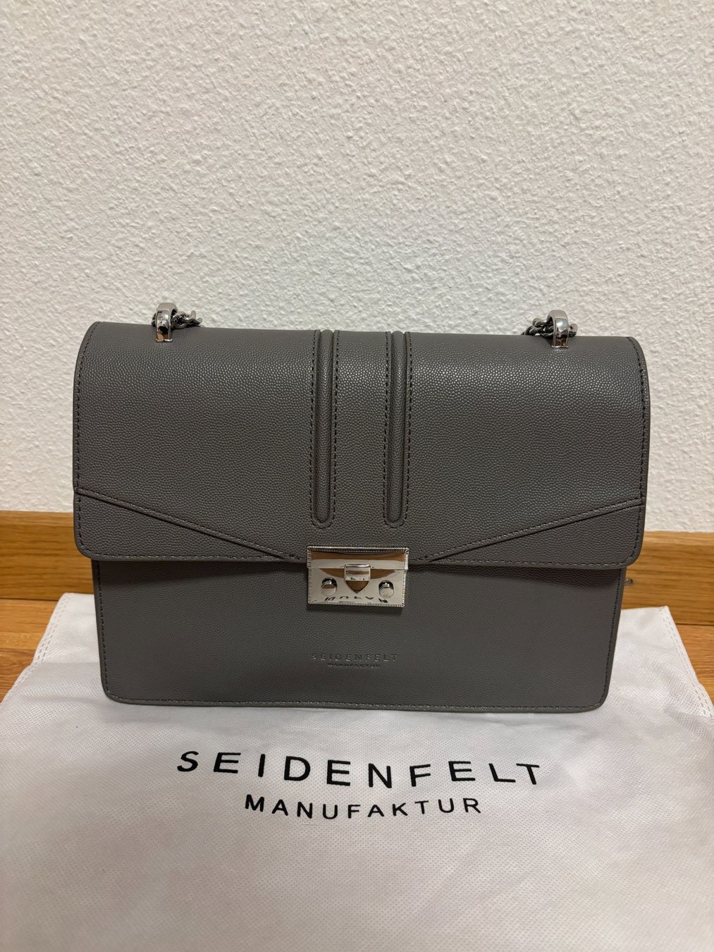 Borse da donna: Graue Seidenfelt Tasche – Usato da Buchs ZH venduto da lin_yc6r