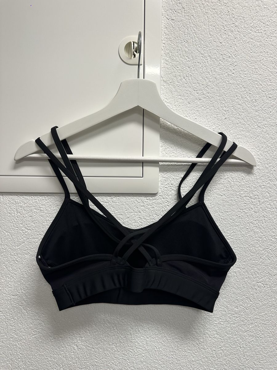 Reebok Tops: Sehr schöner schwarzer Sport-BH – Neuf (Voir description) à Volketswil par hal_65hj 1