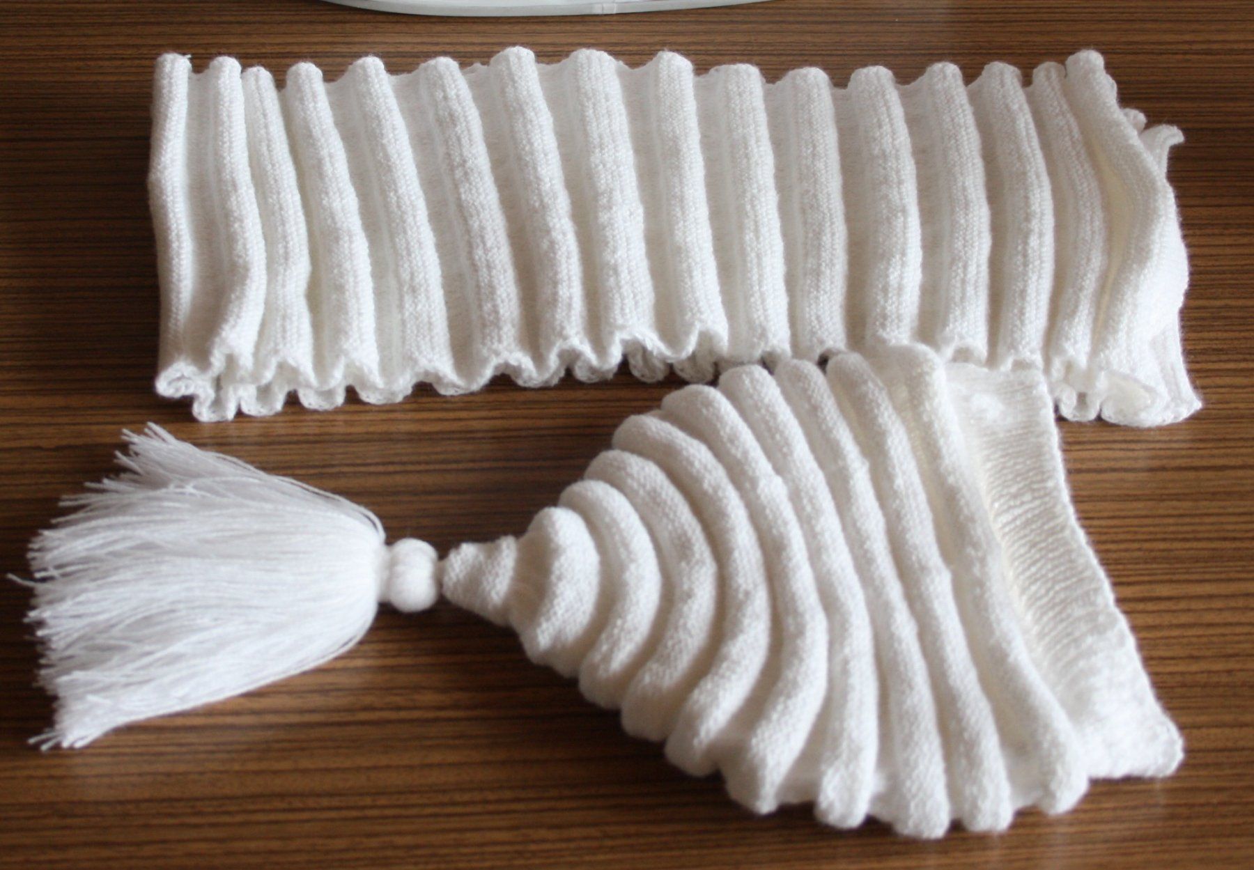 Copricapi, berretti & cappellini: Set Mütze und Schal weiss NEU – Nuovo (secondo la descrizione) da Flüelen venduto da Diversicum-HandMade 3