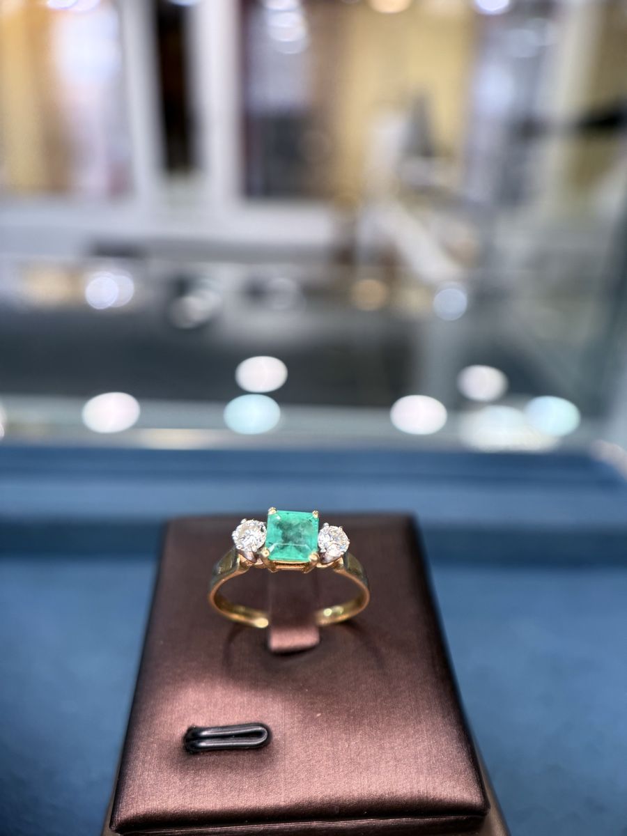Bagues: Smaragd Ring mit weissen Diamanten  – D'occasion à Wallisellen par Juwelier_Aurum 5