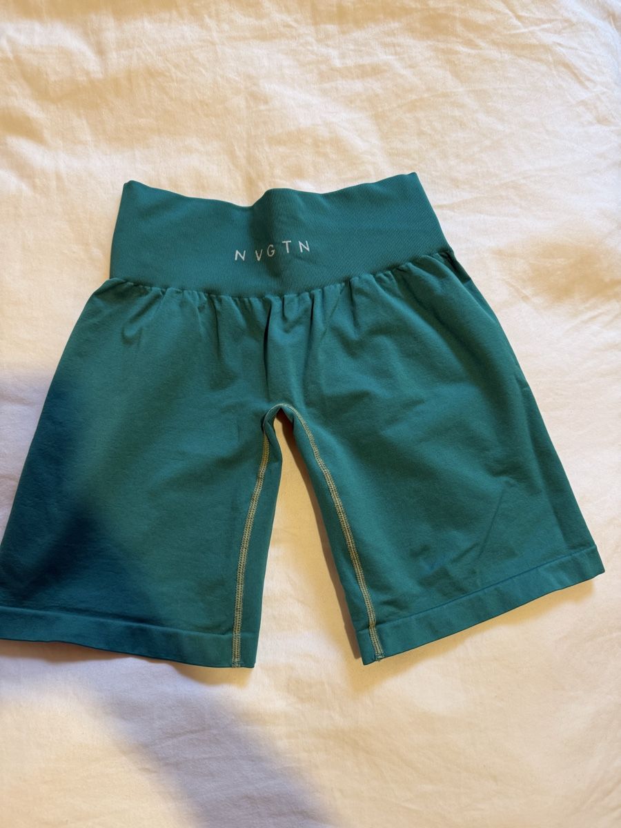 NVGTN Leggings: Short Nvgtn – D'occasion à Choëx par leo_2sd5