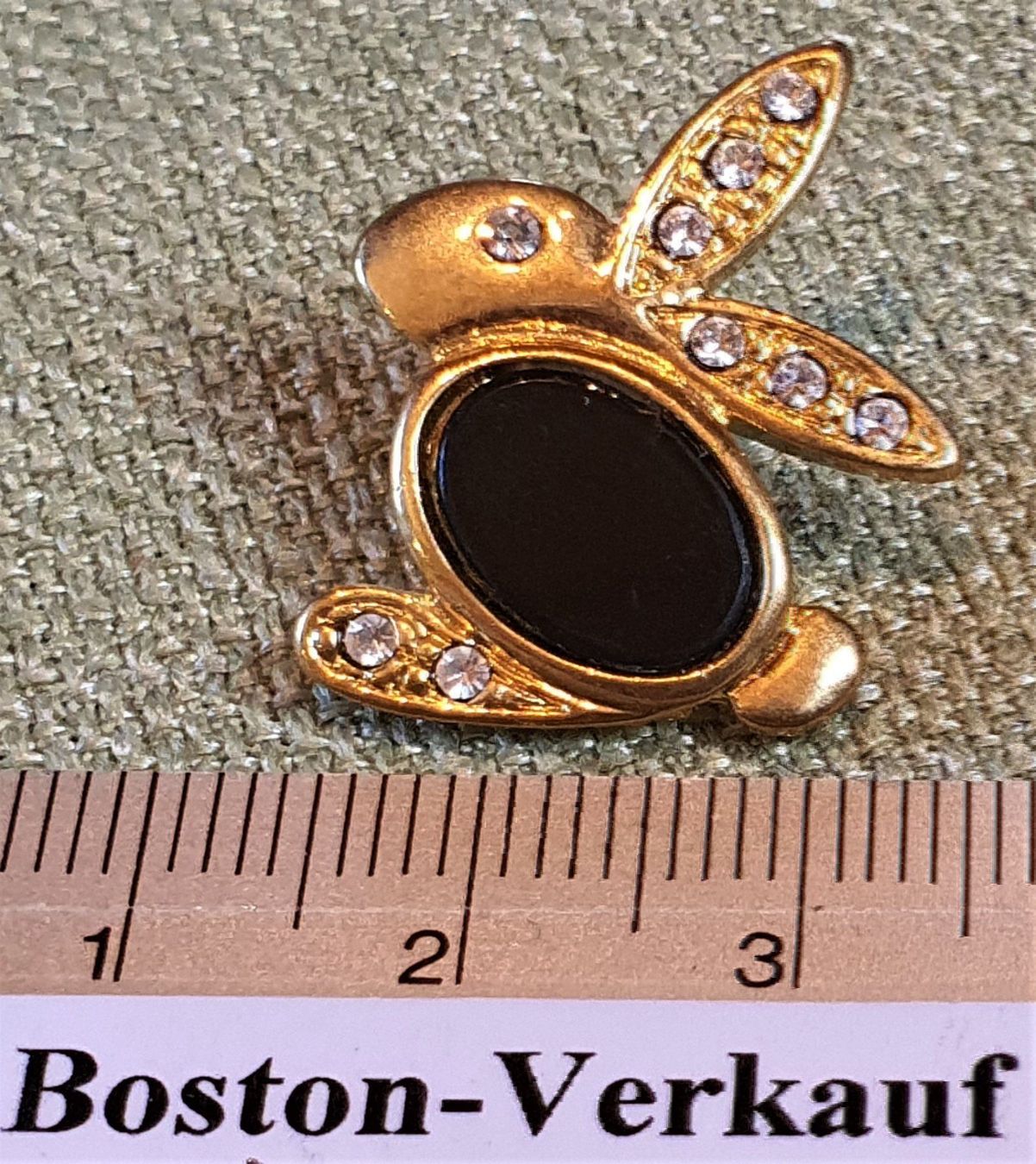 Figuren: C969  Pin Goldiger Hase Schwarzer Stein? – Gebraucht aus Reinach BL von Boston-Verkauf 2