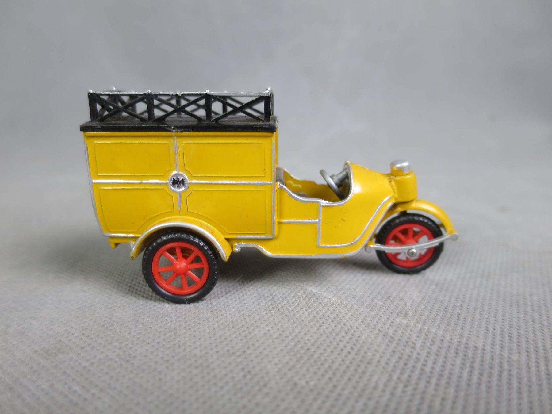 Modellini d'auto: Dreirad-Transporter, gelb – Usato da Zürich venduto da 1.Simon