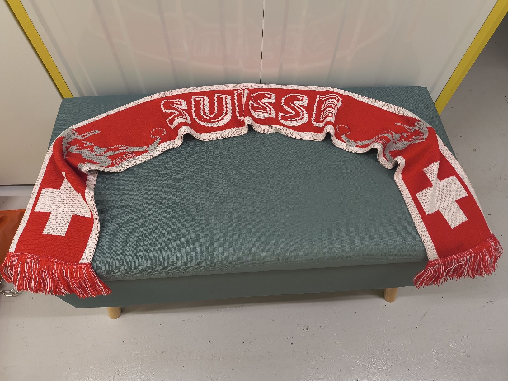 Foulard & Sciarpe: Suisse Fan-Schal – Nuovo (secondo la descrizione) da Flamatt venduto da Suess-Sauer