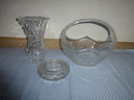 zwei Vasen und ein Aschenbecher aus Kristall