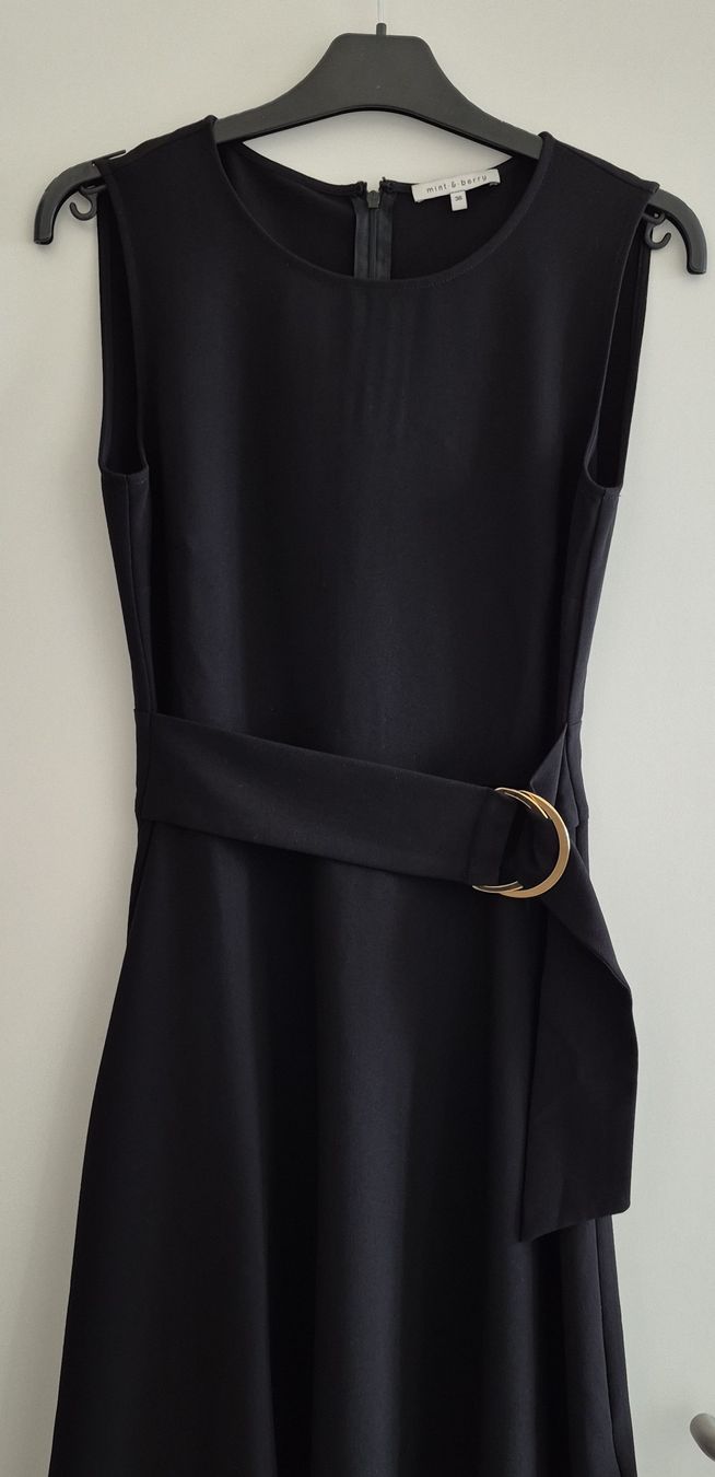 Kleider: Elegantes, ärmelloses, schwarzes Kleid Grösse 36 – Neu (gemäss Beschreibung) aus Wädenswil von Orso31