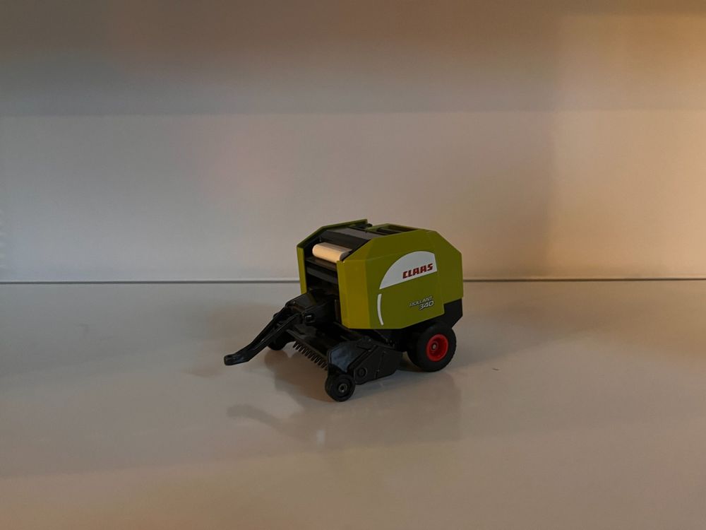 Tuta Trattore SIKU 1/32 CLAAS Grigio Scuro - Modellino Agricolo In Metallo