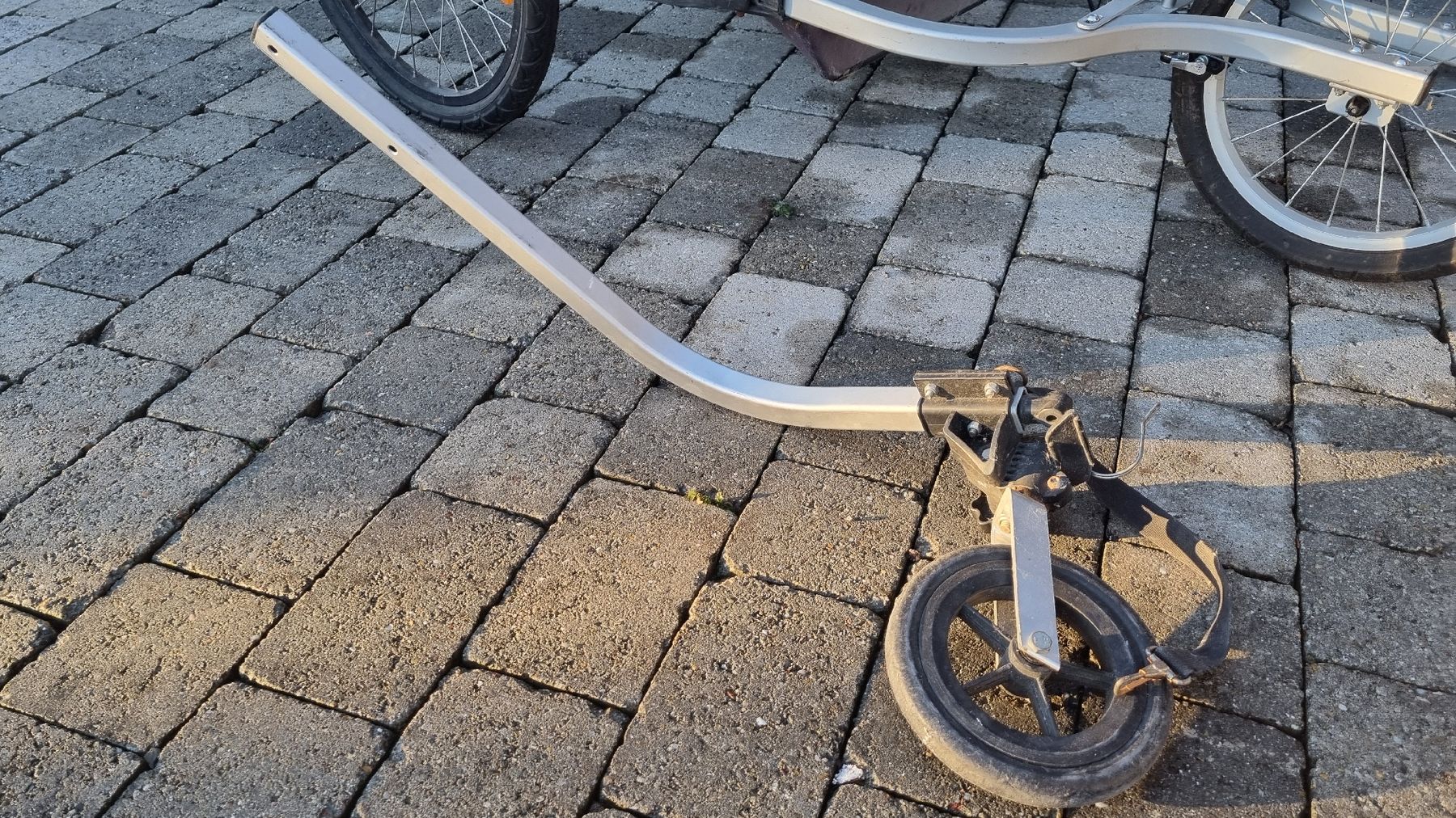 Burley Anhänger: Veloanhänger Burley D'Lite – Gebraucht aus Zwillikon von Keith 3