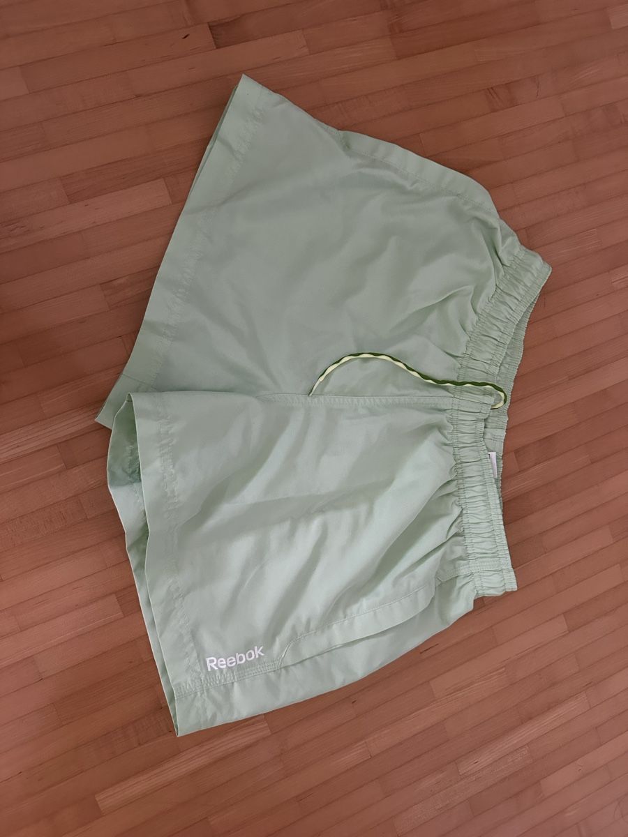 Reebok Pantalons: Reebok Shorts – D'occasion à Mettmenstetten par nad_9nq2