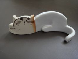 Katzenfigur aus Keramik