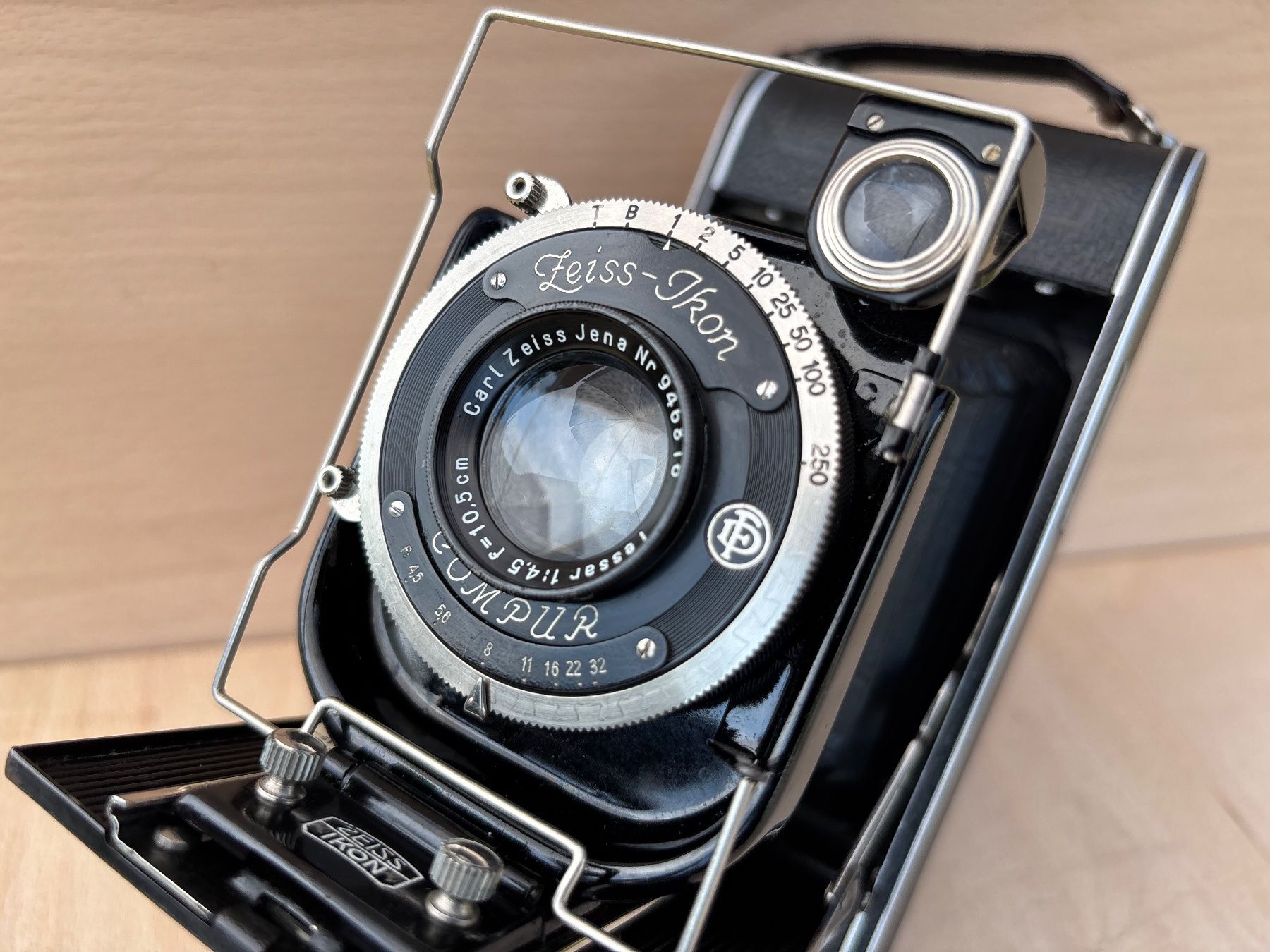 Zeiss Fotocamera: antike Zeiss Ikon Cocarette Kamera – Usato da Feldbach venduto da Olive1 4