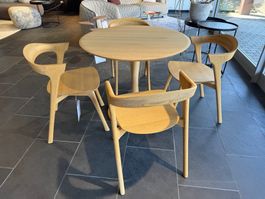 Tisch & 4 Stühle