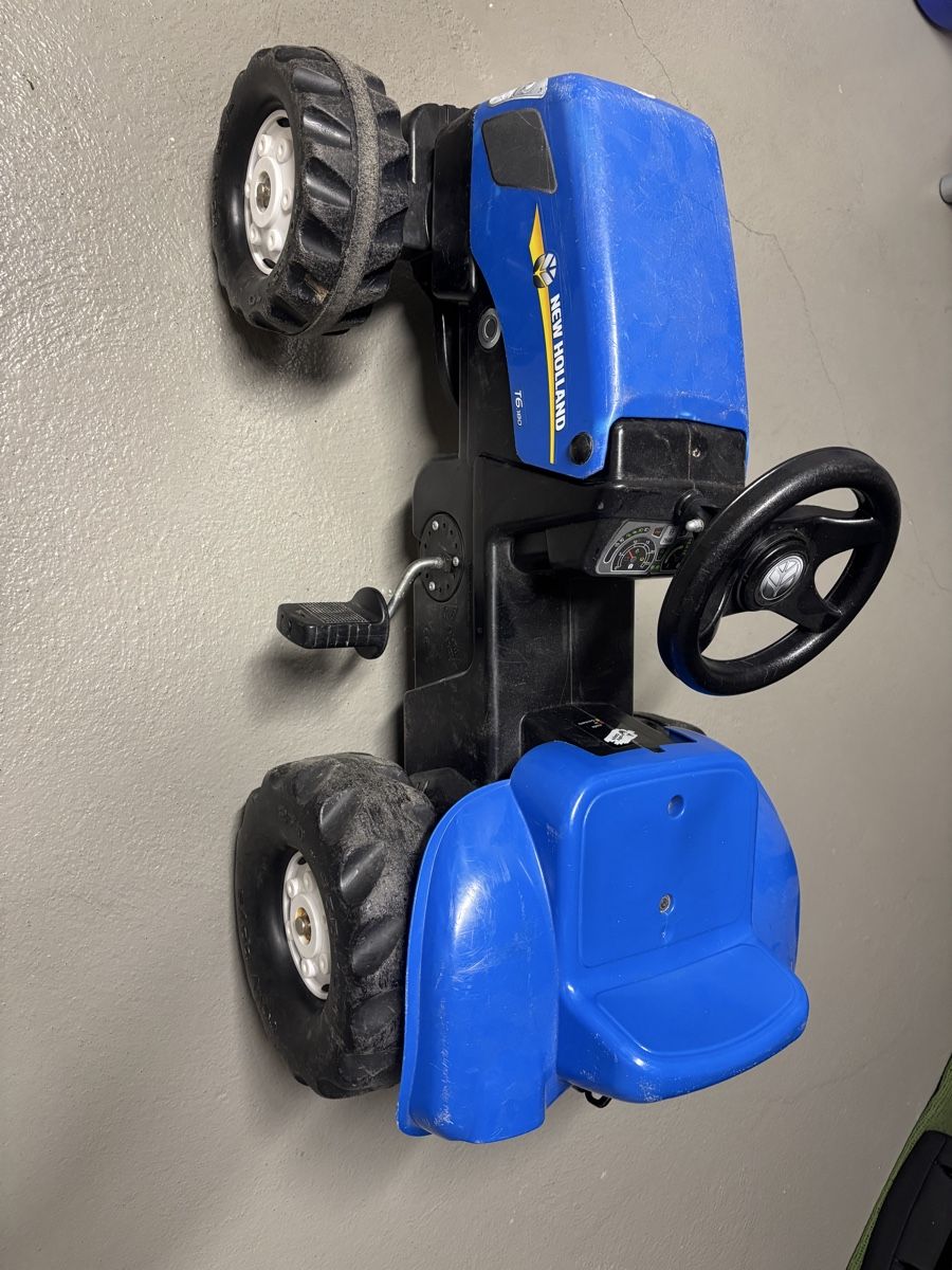 New Holland Veicoli per bambini: Trettraktor New Holland gebraucht – Difettoso da Grosswangen venduto da esruk 1