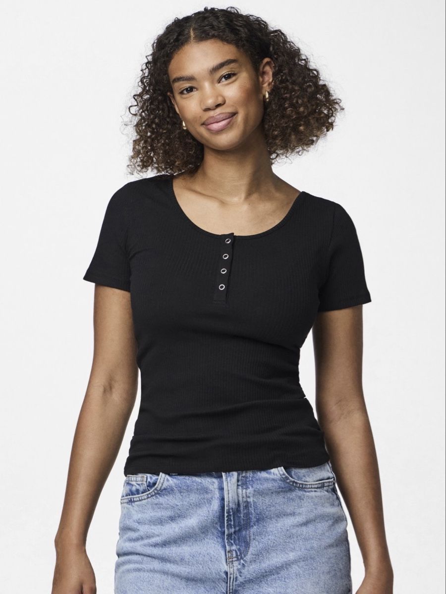 T-shirt: Basic Tshirt – Usato da Henau venduto da martina_1998